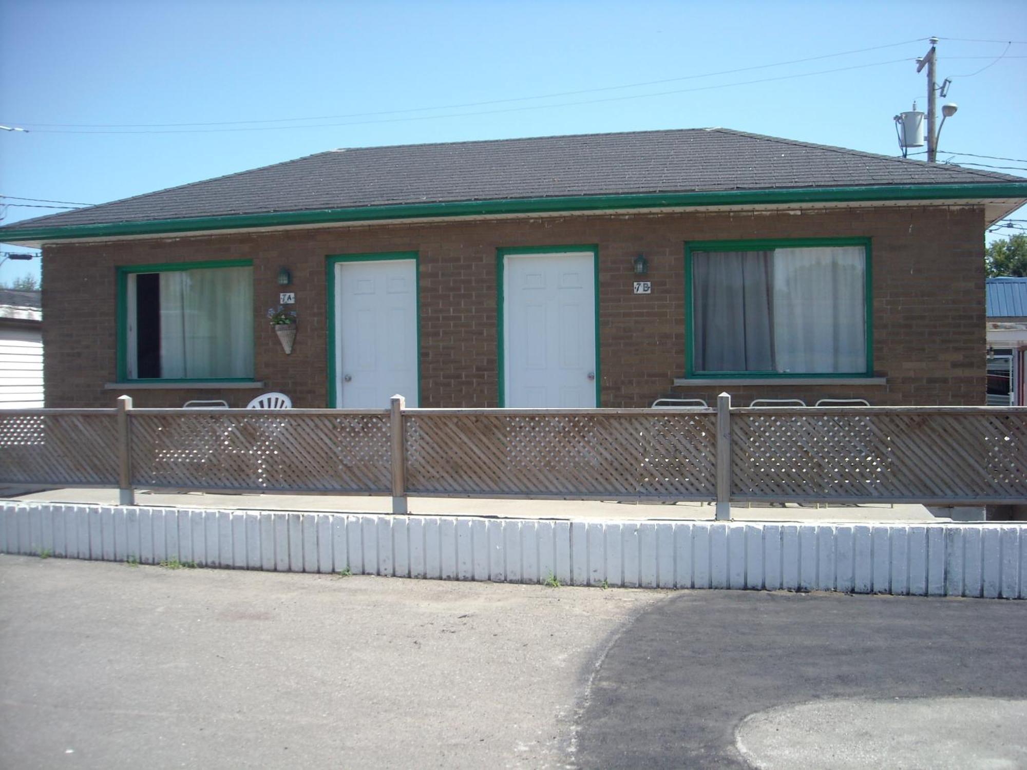 Motel Montreal Notre-Dame-de-l'Ile-Perrot エクステリア 写真