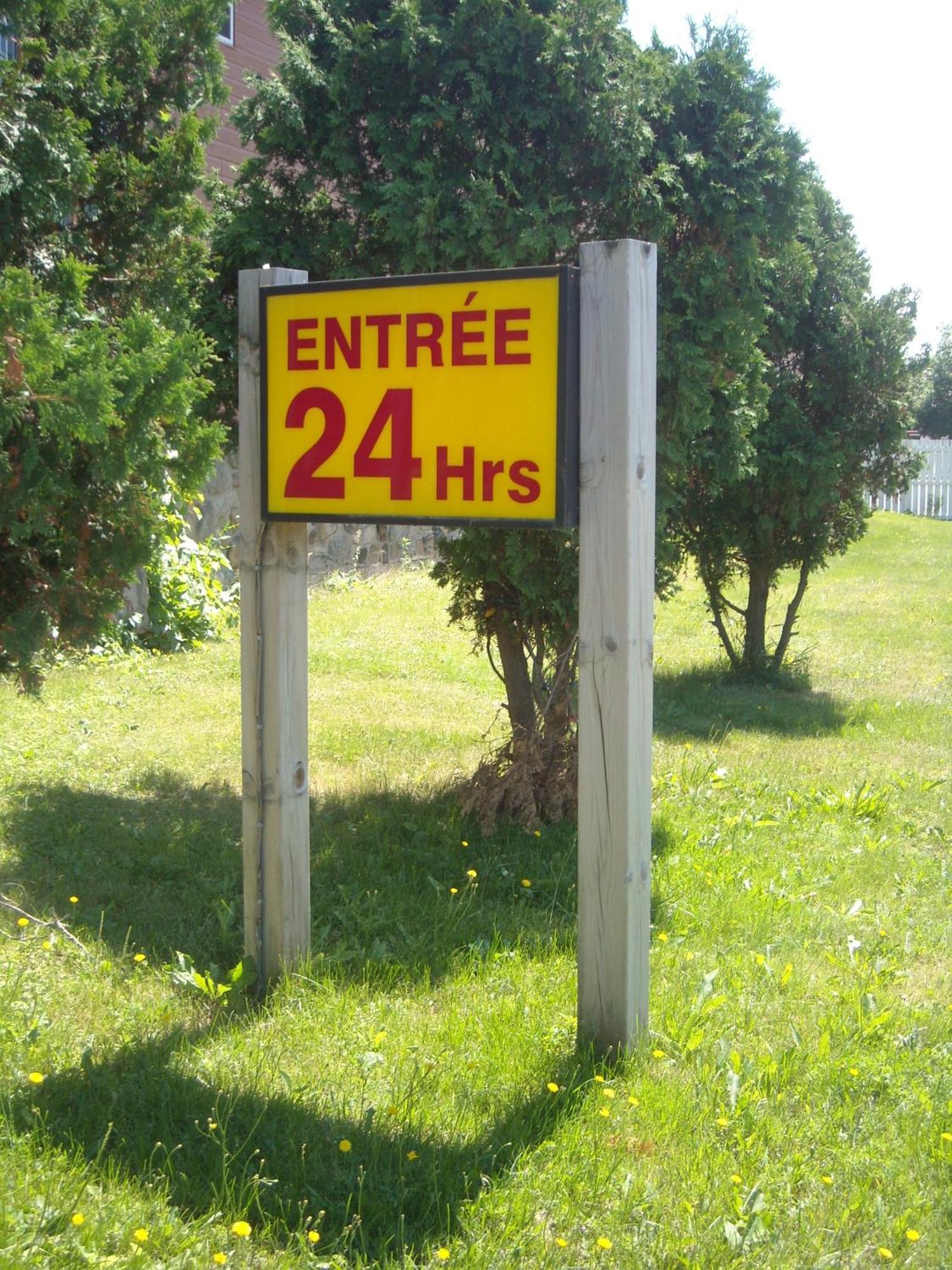 Motel Montreal Notre-Dame-de-l'Ile-Perrot エクステリア 写真