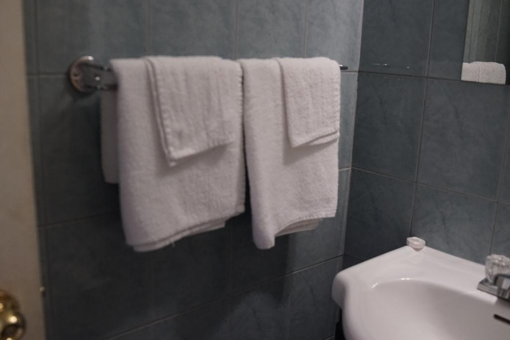Motel Montreal Notre-Dame-de-l'Ile-Perrot エクステリア 写真