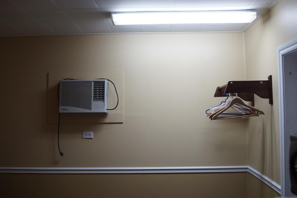 Motel Montreal Notre-Dame-de-l'Ile-Perrot エクステリア 写真