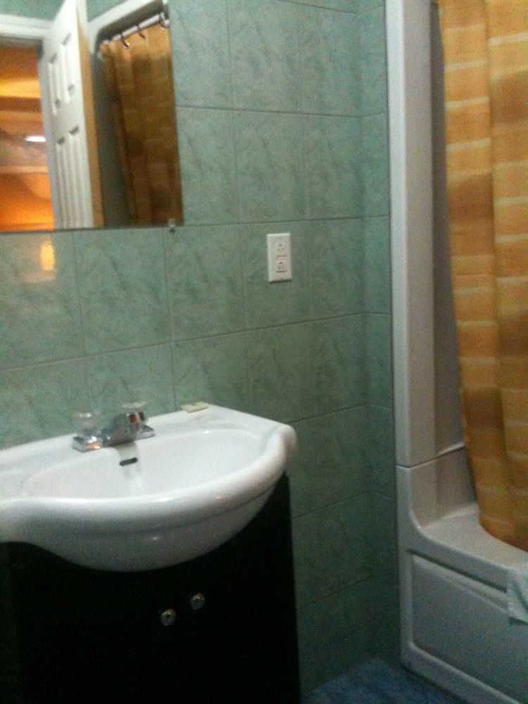 Motel Montreal Notre-Dame-de-l'Ile-Perrot エクステリア 写真