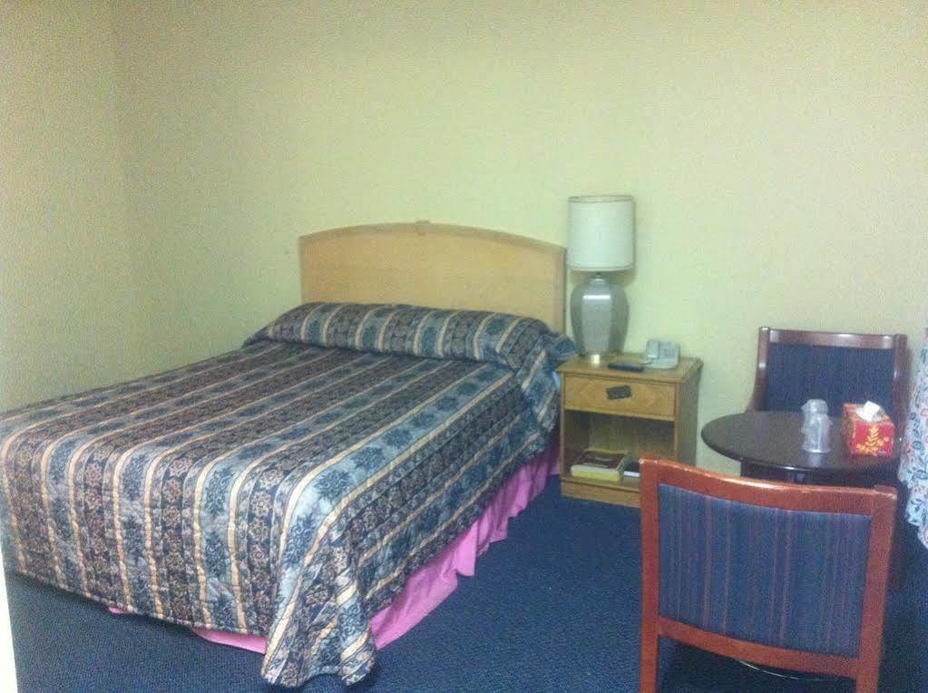 Motel Montreal Notre-Dame-de-l'Ile-Perrot エクステリア 写真